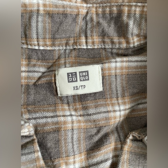 Plaid light-weight button down (Uniqlo) - Picture 2 of 2